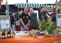 Robbert Blok van Green Organics (en Flevosap) kreeg in de kraam even gezelschap van Peter Abma (Lema). 